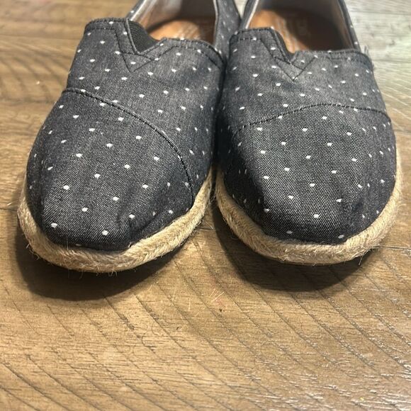 NWOT TOMS Slip on flats size 8 - Picture 4 of 10